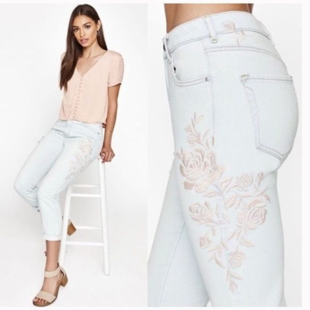 Kendall & Kylie Sz 25 Light Wash Floral Embroidered Distressed Mom Jeans